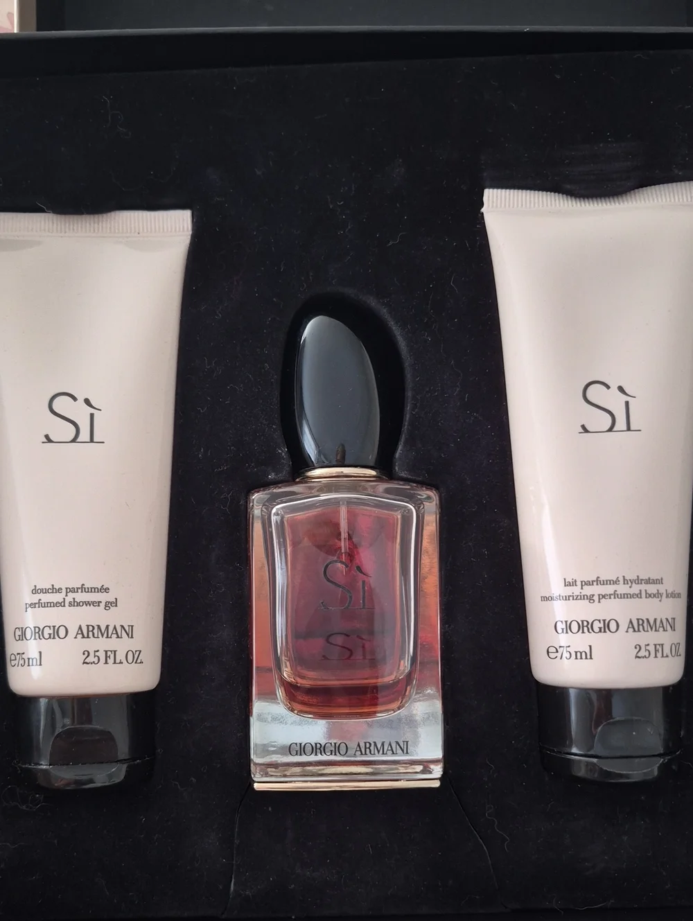 Giorgio Armani Sì Fragrance and Body Lotion  And Shower Gel.